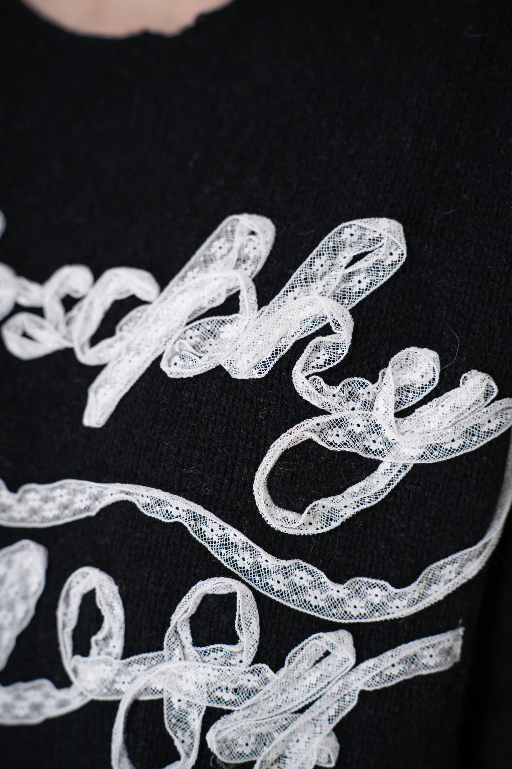 Philosophy di Lorenzo Serafini Cashmere Pullover with Lace Embroidery in Black