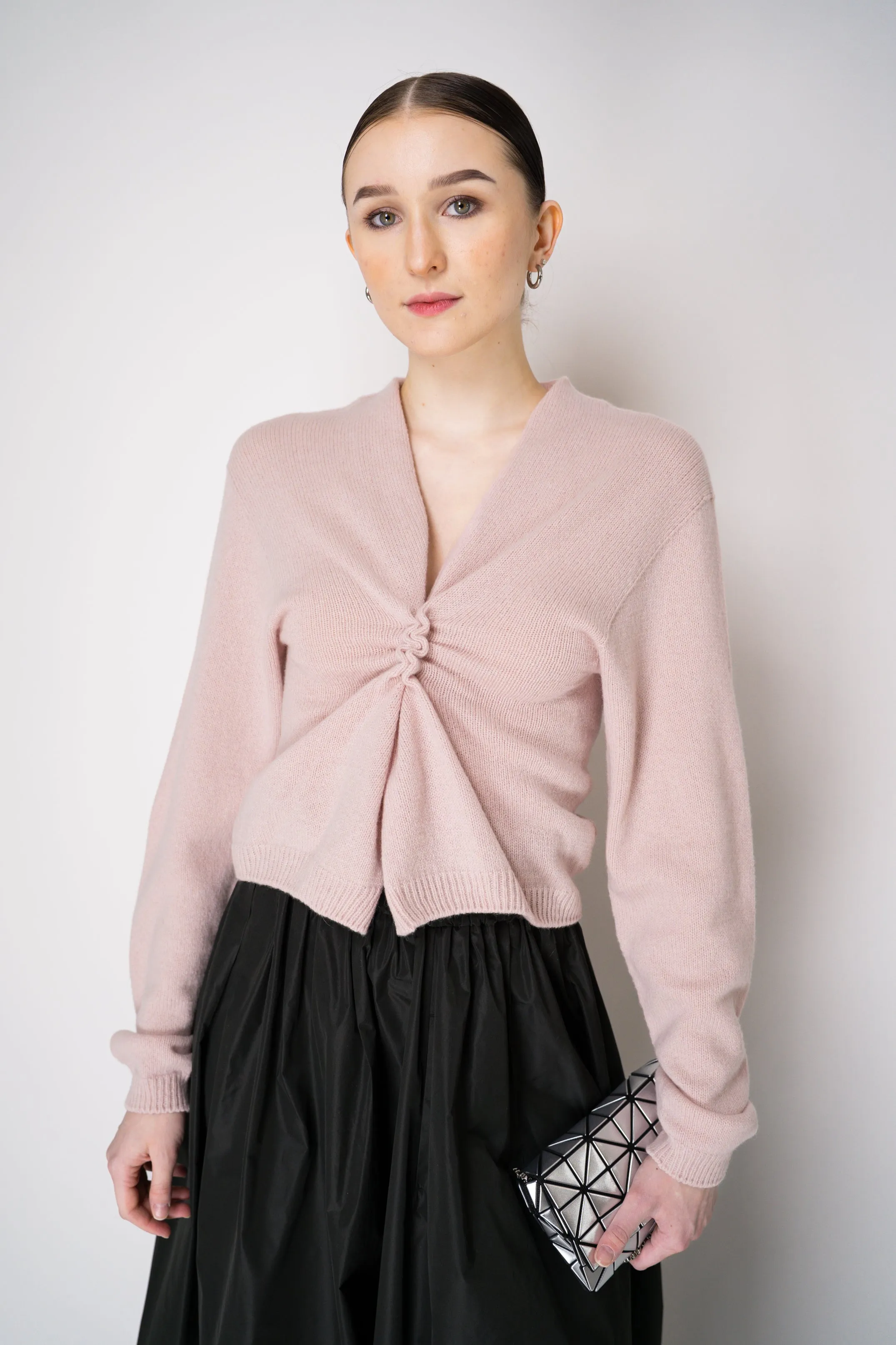 Philosophy di Lorenzo Serafini Cashmere Pullover with Pin Brooch in Dusty Pink